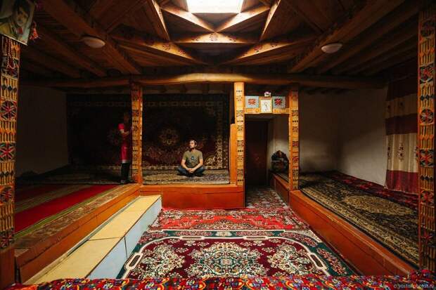 Главная комната в доме - Мехмонхона жизнь простых людей, миграция, таджикистан