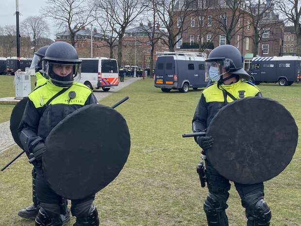 Подавление антикоронавирусных протестов в Амстердаме