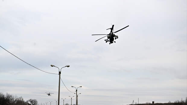 Маскировка бесполезна: Ми-28НМ разбомбили технику ВСУ. Лучшее видео из зоны СВО