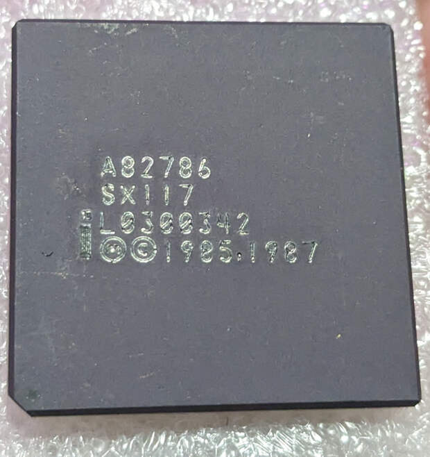 Один из первых видеочипов Intel
