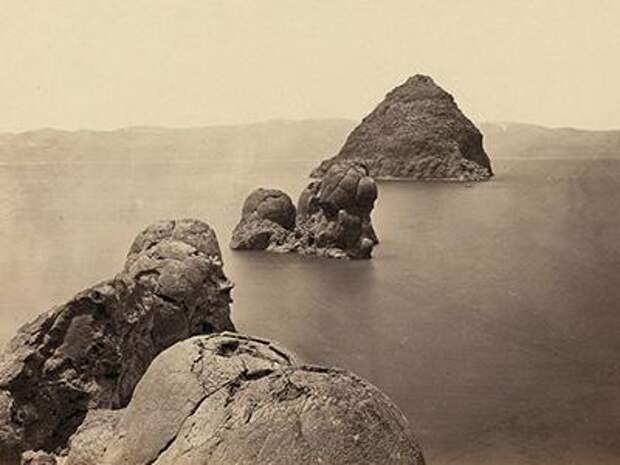 Скалы из туфа в озере в штате Невада, 1867 год