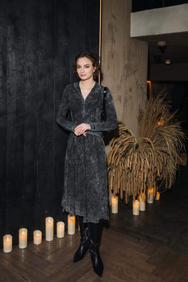 Ужин при свечах: Лянка Грыу, Ольга Сутулова и Владимир Канухин