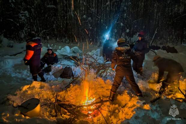 Комплексное ночное тактическое занятие провели курсанты Академии гражданской защиты МЧС России