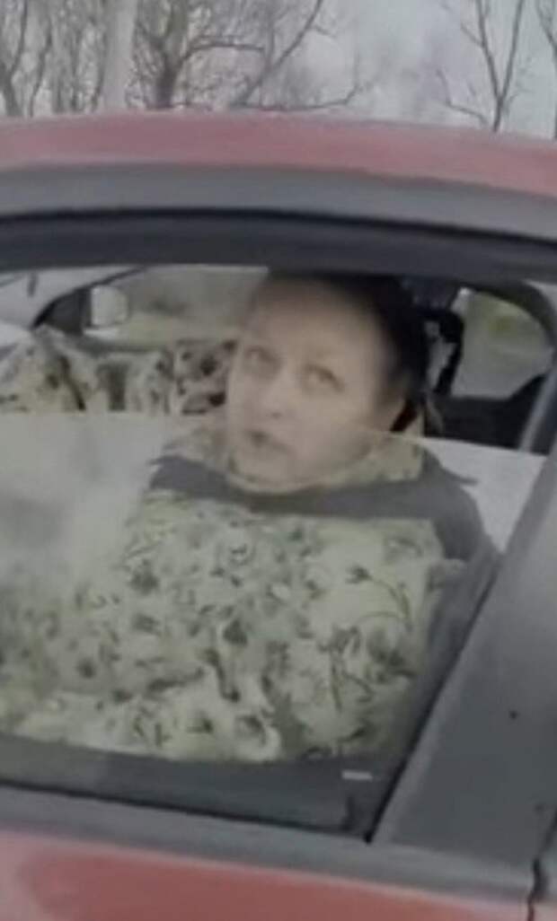 И ведь до таких лет доживают, машины водят, в общество выходят