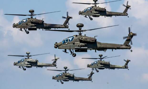 Польша создает сервисный центр для военных вертолетов Apache в Лодзи