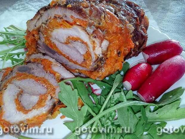 Мясной рулет с морковной начинкой. Фотография рецепта