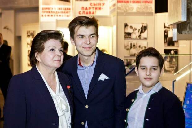 Валентина Терешкова с внуками Алексеем и Андреем.
