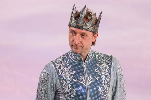 Плющенко раскритиковал форму вернувшейся в его группу фигуристки Костылевой