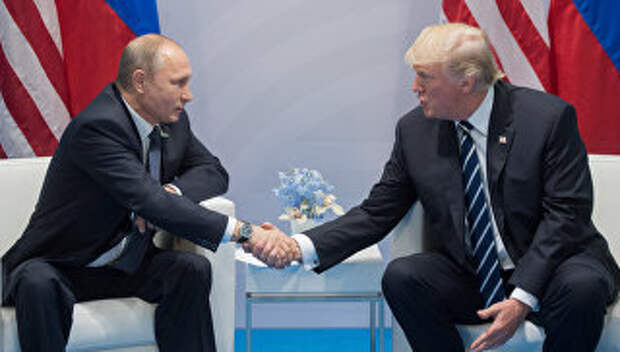 Президент России Владимир Путин и президент США Дональд Трамп во время встречи на саммите G20 в Гамбурге. 7 июля 2017