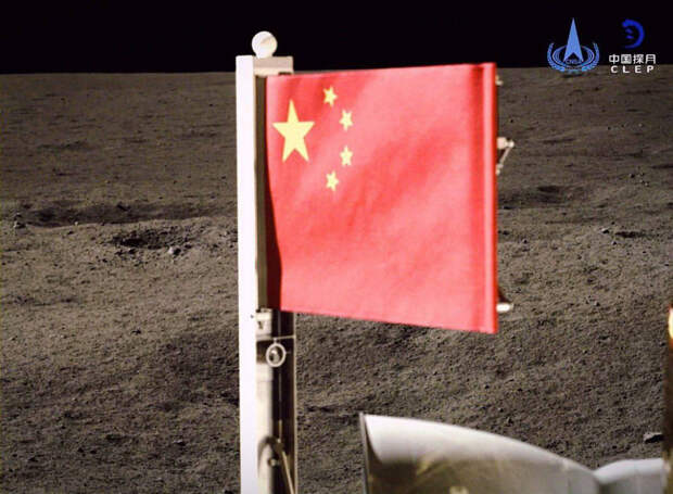 Китайский флаг на Луне