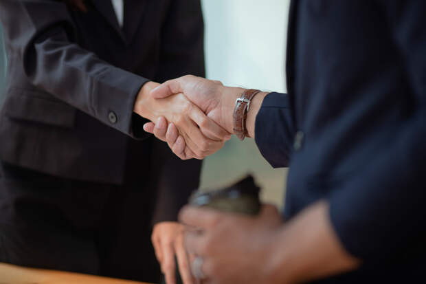 "Арнест ЮниРусь" приобрела активы Avon в России за 2,52 млрд рублей