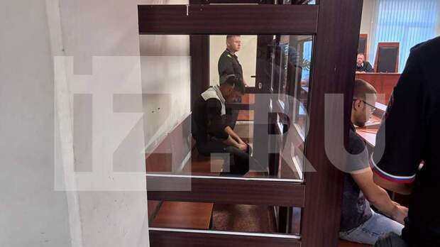 Влетевшего в толпу подростков в Энгельсе водителя арестовали на два месяца