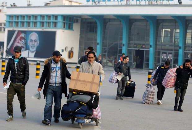 Афганцы, депортированные из Германии после отказа в предоставлении убежища