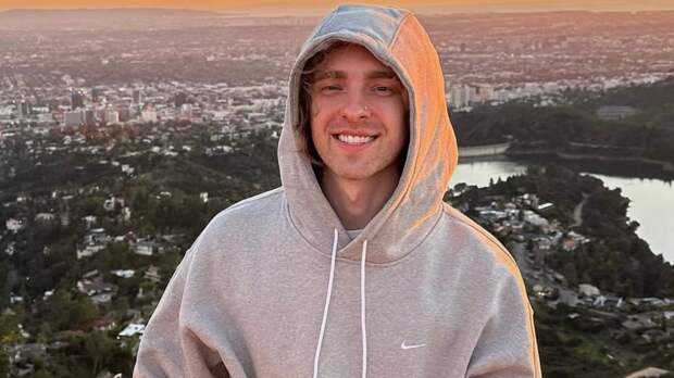 Егор Крид зацензурил скандальный поцелуй на сцене, из-за которого его хотели «отменить»: видео