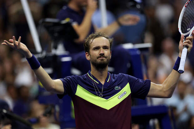 Медведев сенсационно уничтожил Алькараса в полуфинале US Open и встретится с Джоковичем