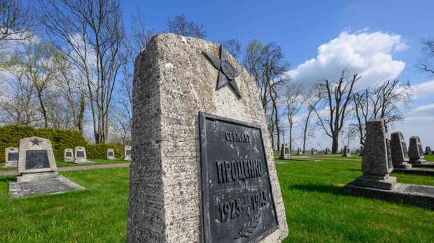 Посол: Россия и ФРГ сотрудничают в сохранении советских воинских захоронений