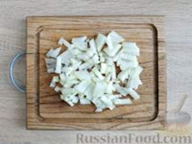 Фото приготовления рецепта: Тушёная картошка с мясом, грибами и сметаной - шаг №2