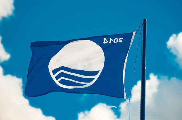 В Сочи 41 безопасный пляж получил отметку «синий флаг»