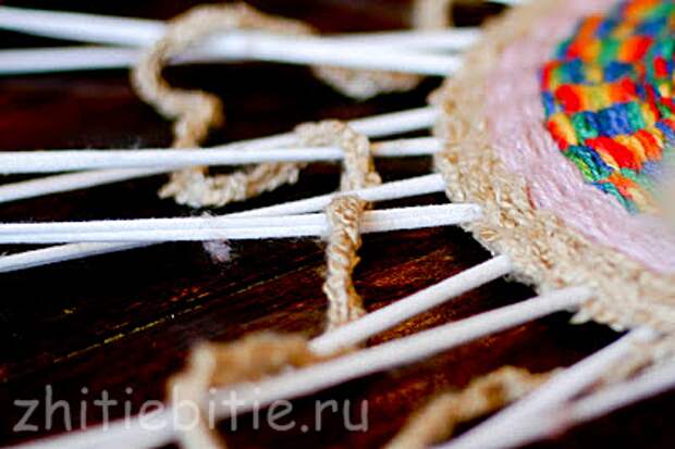 Вязание на пальцах (продолжение). Плетение декоративного коврика (+фото)