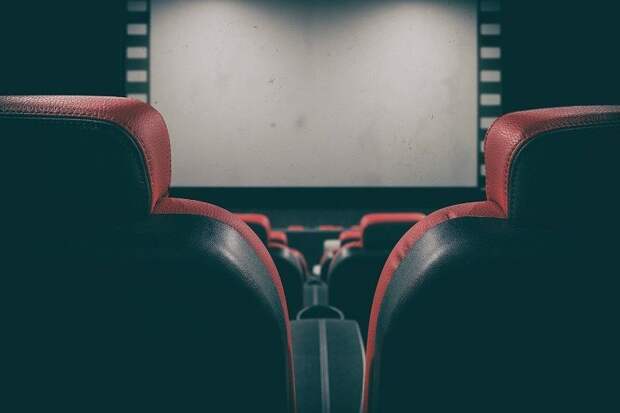 Сенаторы предложили отменить штрафы за показ иностранного кино без лицензии