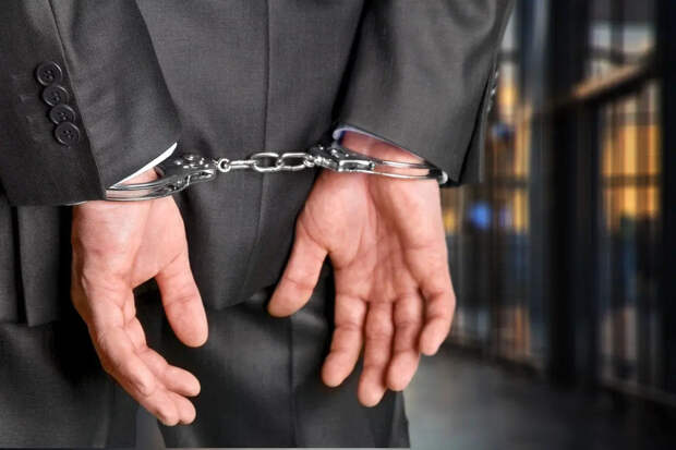 Экс-главе отдела Минобороны запросили 12 лет колонии за взятки