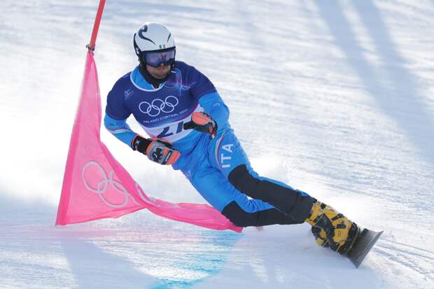 Итальянский сноубордист выступил на Олимпиаде с флагом России на шлеме