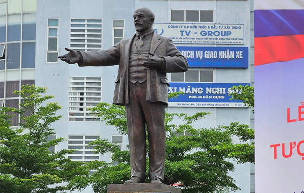 Россия подарила Вьетнаму памятник Ленину