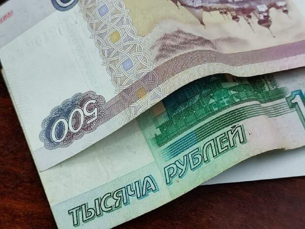 Медработница из Кузбасса набрала кредиты и отдала аферисту 1,8 млн рублей