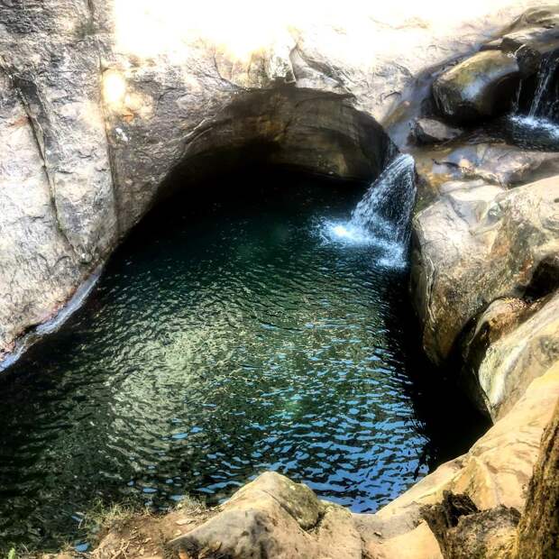 Потрясающие скальные водопады Зелёного континента
