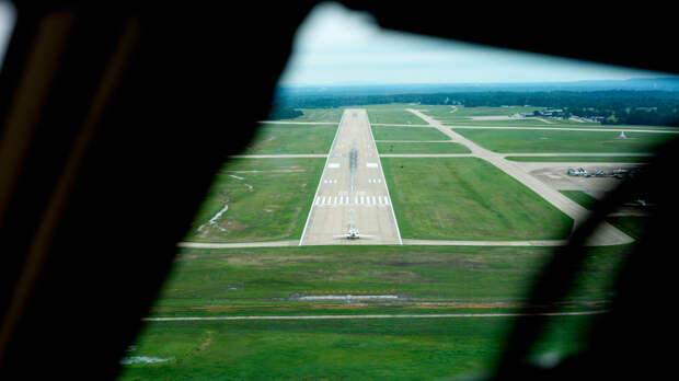 Самолет Boeing 757 Azur Air экстренно сел в Ханое