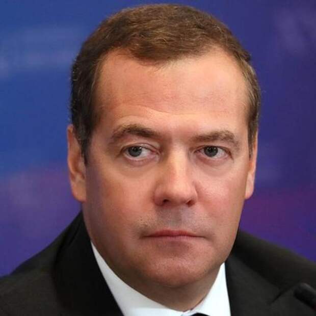 Медведев посоветовал Кэмерону быть аккуратным после призыва бороться с Путиным