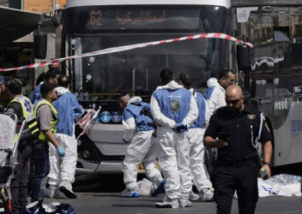 Теракт в Иерусалиме — погибли 6 человек, ещё 12 ранены Теракт в Иерусалиме — погибли 6 человек, ещё 12 ранены