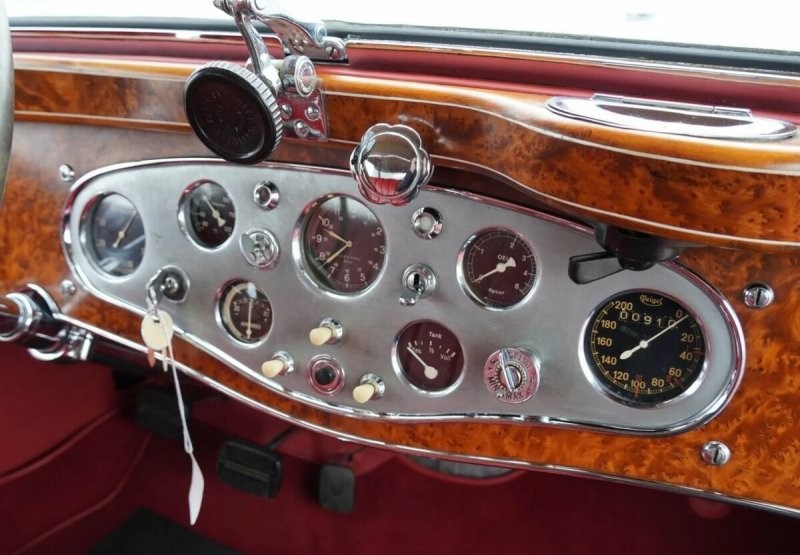 Кабриолет Mercedes-Benz 770K из музея гоночной трассы Индианаполиса
