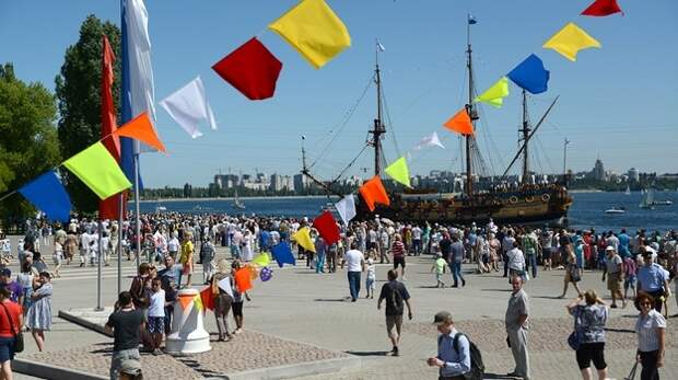 Воронежцы отпраздновали День ВМФ на Адмиралтейской площади Воронежцы отпраздновали День ВМФ на Адмиралтейской площади