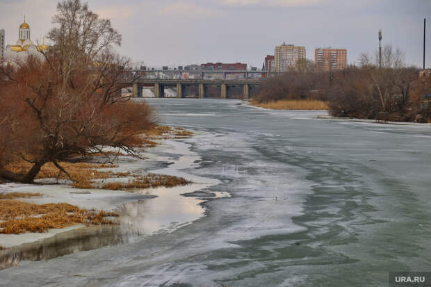 К концу ноября реки и водоемы покрывались льдом, отсюда второе название дня — Федор Ледостав. Фото: Екатерина Сычкова © URA.RU