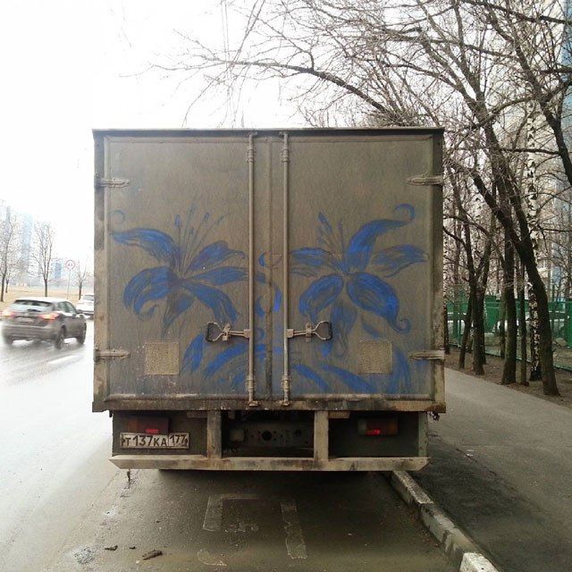 Рисунки на грязных авто от московского художника Рисунки на грязных авто от московского художника