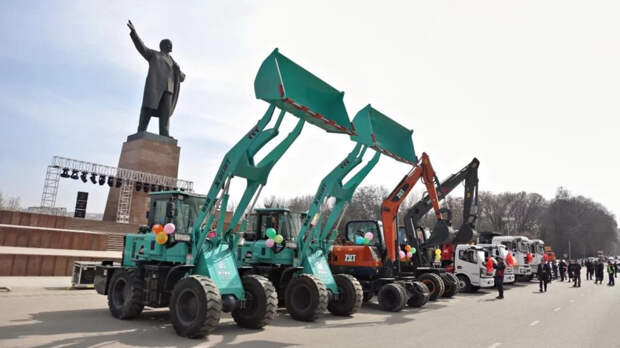 В Киргизии демонтировали памятник Ленину в Оше, его перенесут в другое место