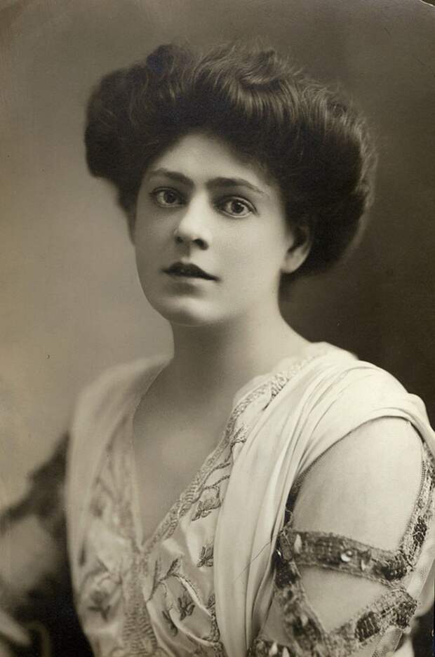 Актриса