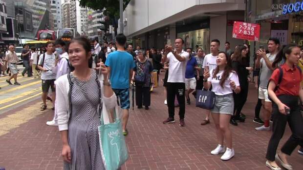 Полиция Гонконга арестовала прокитайского активиста за демонстрацию флага КНР
