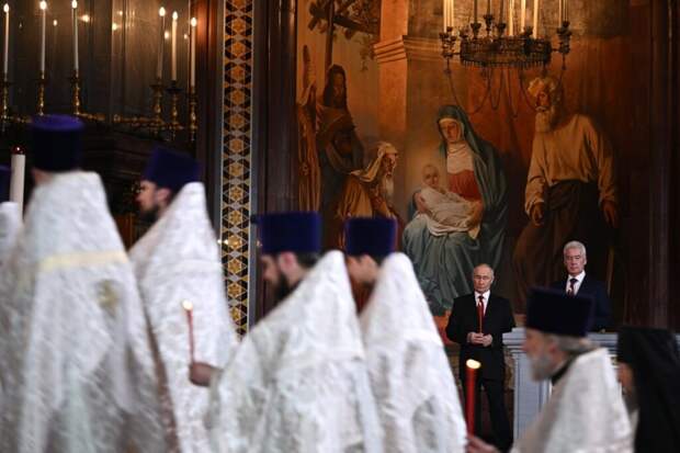 Путин поздравил россиян с Пасхой