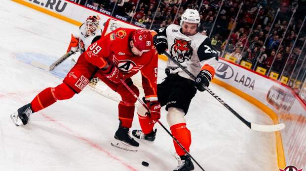 «Автомобилист» обыграл «Амур» в «сериальном» матче в Екатеринбурге