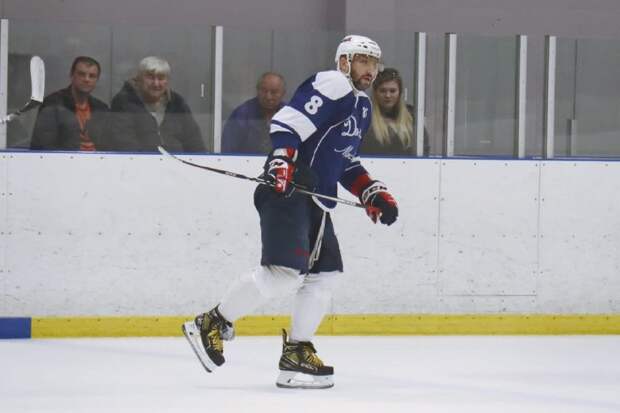 Ледовая арена спортивного комплекса «Медведково» приняла у себя выпускников знаменитой хоккейной школы