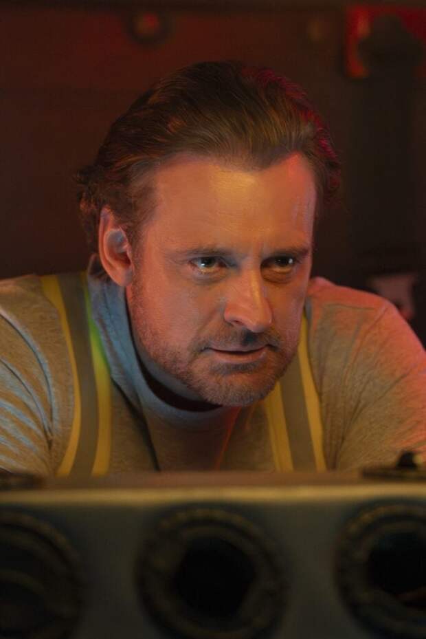 Brad tags along to help Bobby and Buck during 9-1-1 Season 8 Episode 3.