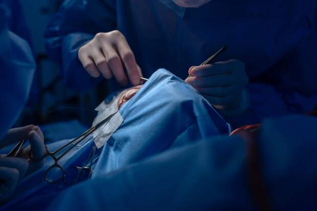 Женщина выдала себя за пластического хирурга и изуродовала лицо пациентки