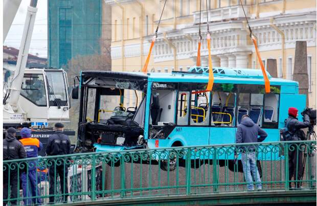 "Всё это сильно смахивает на диверсию": Всплыли новые факты в деле рухнувшего в реку автобуса в Санкт-Петербурге