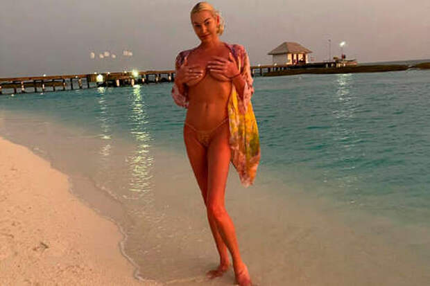Волочкова публиковала откровенные фото с Мальдив, чтобы от нее отстали папарацци