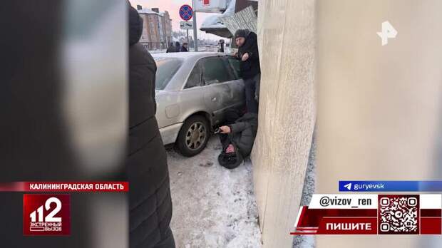 Машина впечатала женщину в стену аптеки в Калининградской области