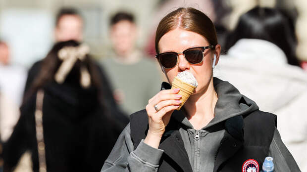 Подростки взломали фургон в Нижнем Новгороде и раскидали мороженое по улице