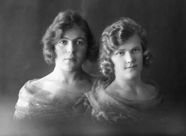 Портрет девушек. Михаил Смодор, 1917 год, г. Галич, из архива «Костромской старины».