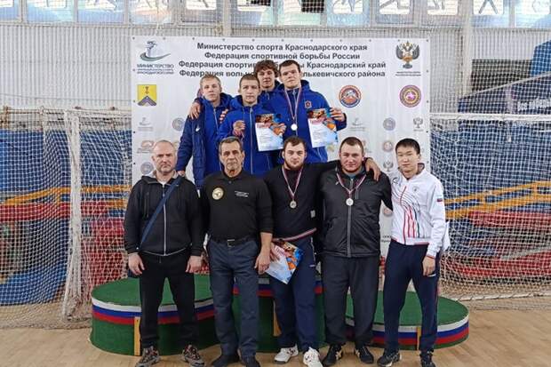 Крымчане завоевали 4 медали на первенстве ЮФО по вольной борьбе